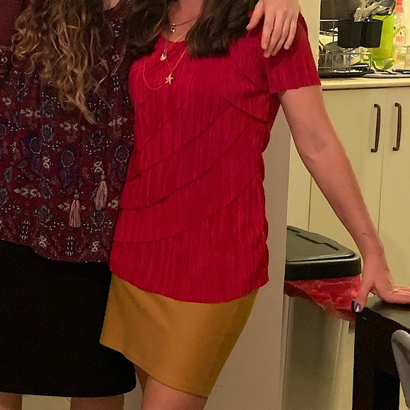 Red Textured layered Short-Sleeved Top 🎁🎇✨ - Picture 2 of 12